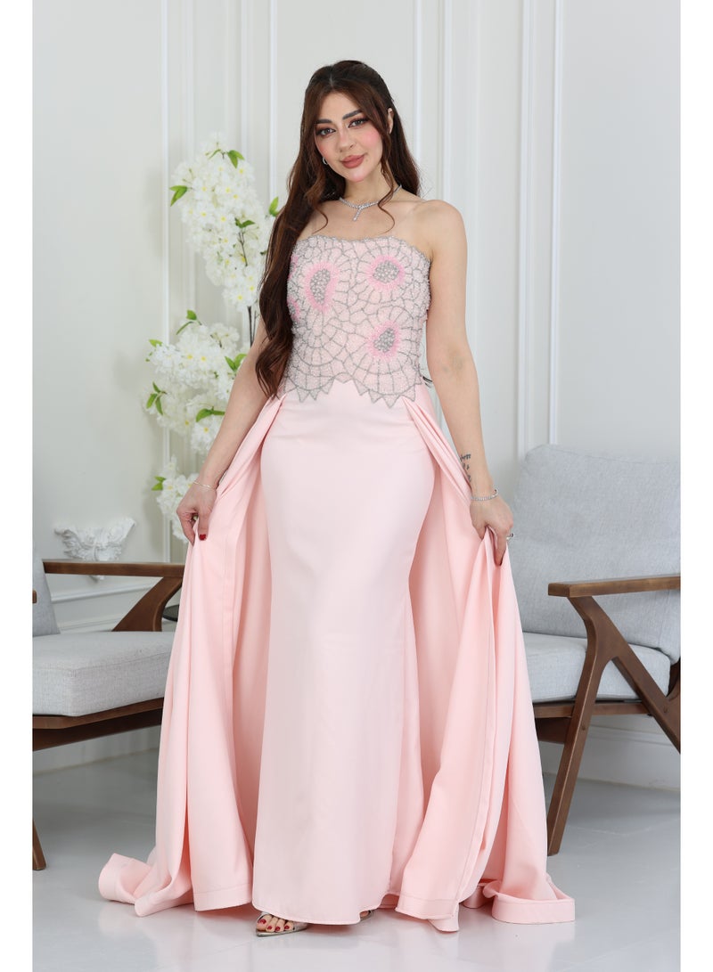 المصمم الحديث فستان سهرة تب بتطريز بتصميم يجمع بين الأناقة الملكية والقصة الانيقة اللي تبرز جمال القوام بشكل ساحر ومدروس - Image 1