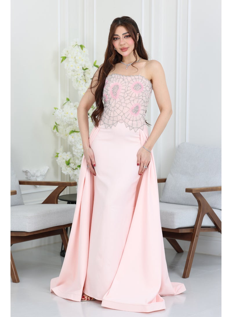 المصمم الحديث فستان سهرة تب بتطريز بتصميم يجمع بين الأناقة الملكية والقصة الانيقة اللي تبرز جمال القوام بشكل ساحر ومدروس - Image 2