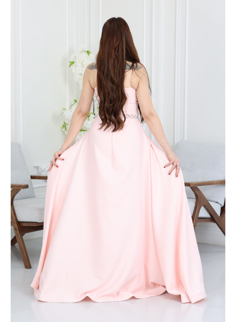 المصمم الحديث فستان سهرة تب بتطريز بتصميم يجمع بين الأناقة الملكية والقصة الانيقة اللي تبرز جمال القوام بشكل ساحر ومدروس - Image 3