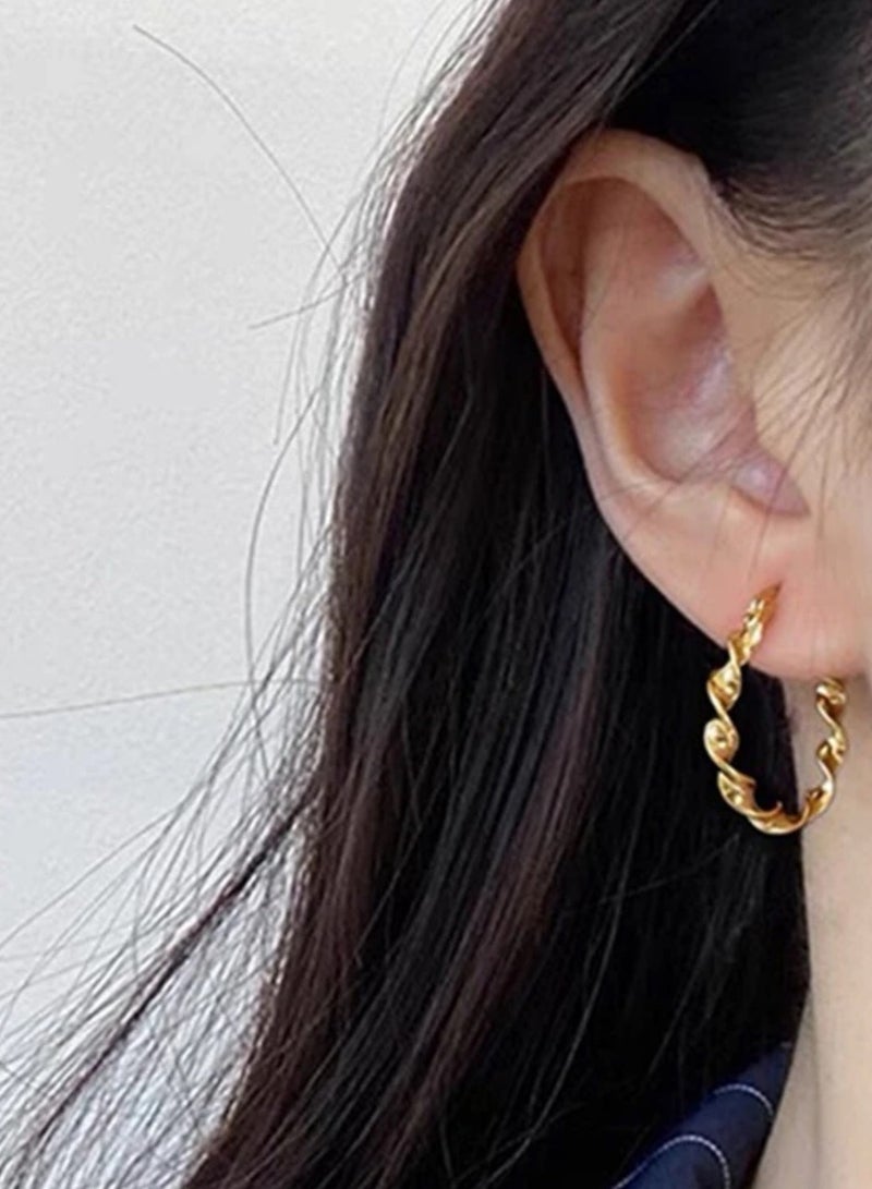 إيكوال حلق اذن نسائي دائري من الاستانلس ستيل أنيق وعالي الجودة باللون الذهبي - Image 1