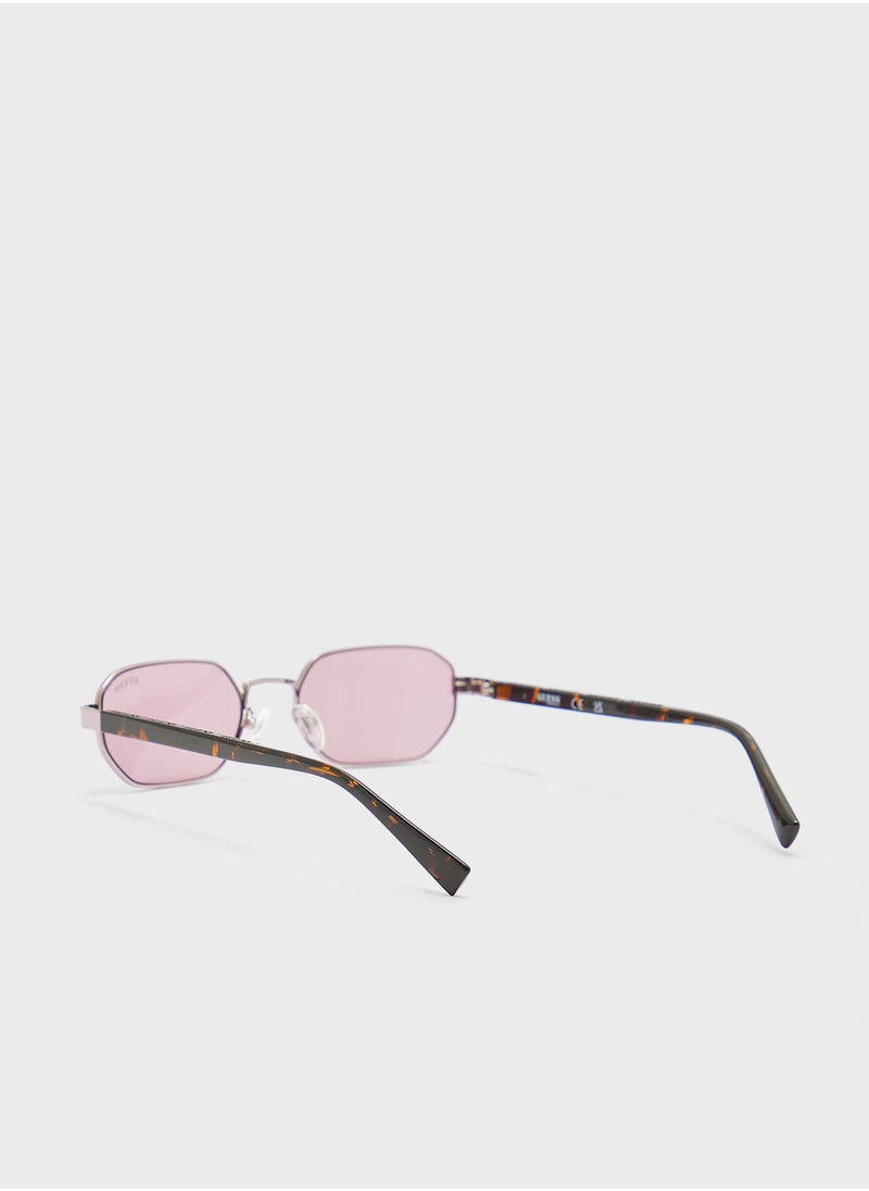 GUESS Gu0023181Y53 Shape Sunglasses  - Image 2