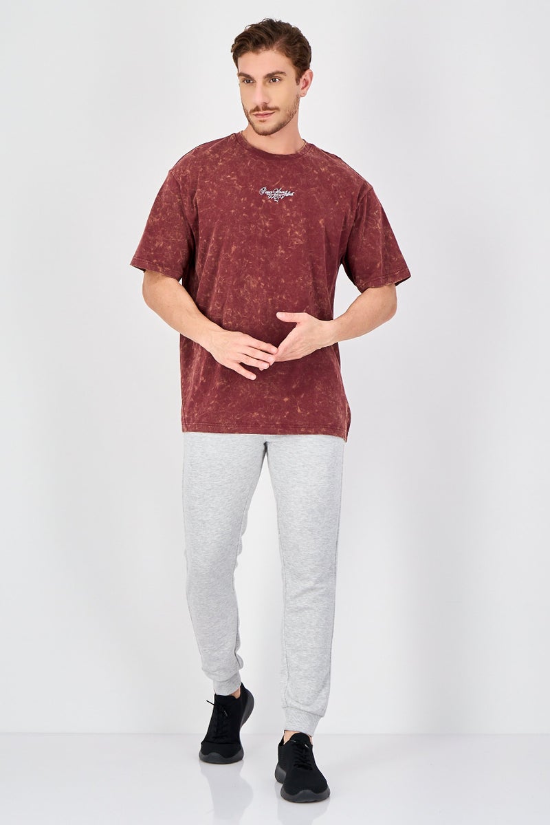 PUMA تي شيرت رجالي بأكمام قصيرة ومقاس مريح، لون مارون مغسول - Image 4