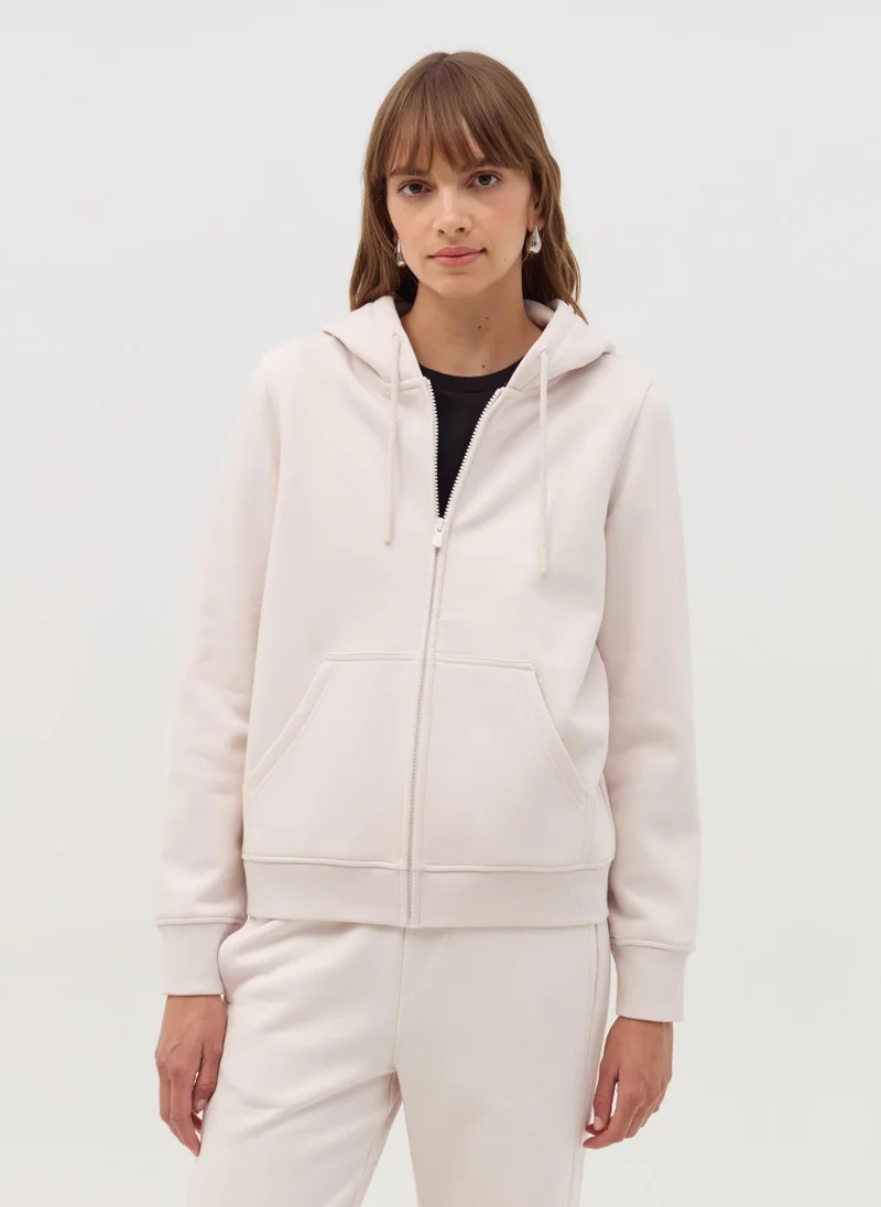 او في اس Essential sweatshirt with hood
