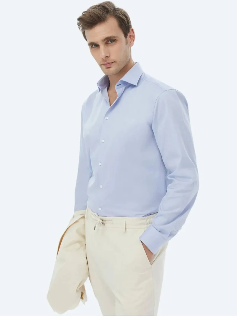 كيب قميص أزرق سادة بقصة عادية، مصنوع من القطن الكلاسيكي 100%