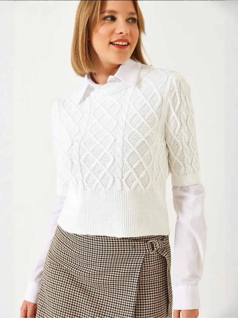 Bianco Lucci LUCCI Textured Knitwear Crop Sweater with Shirt Collar