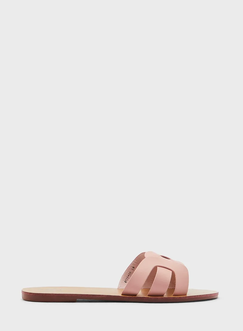 Ginger Twisted Design Flat Sandal