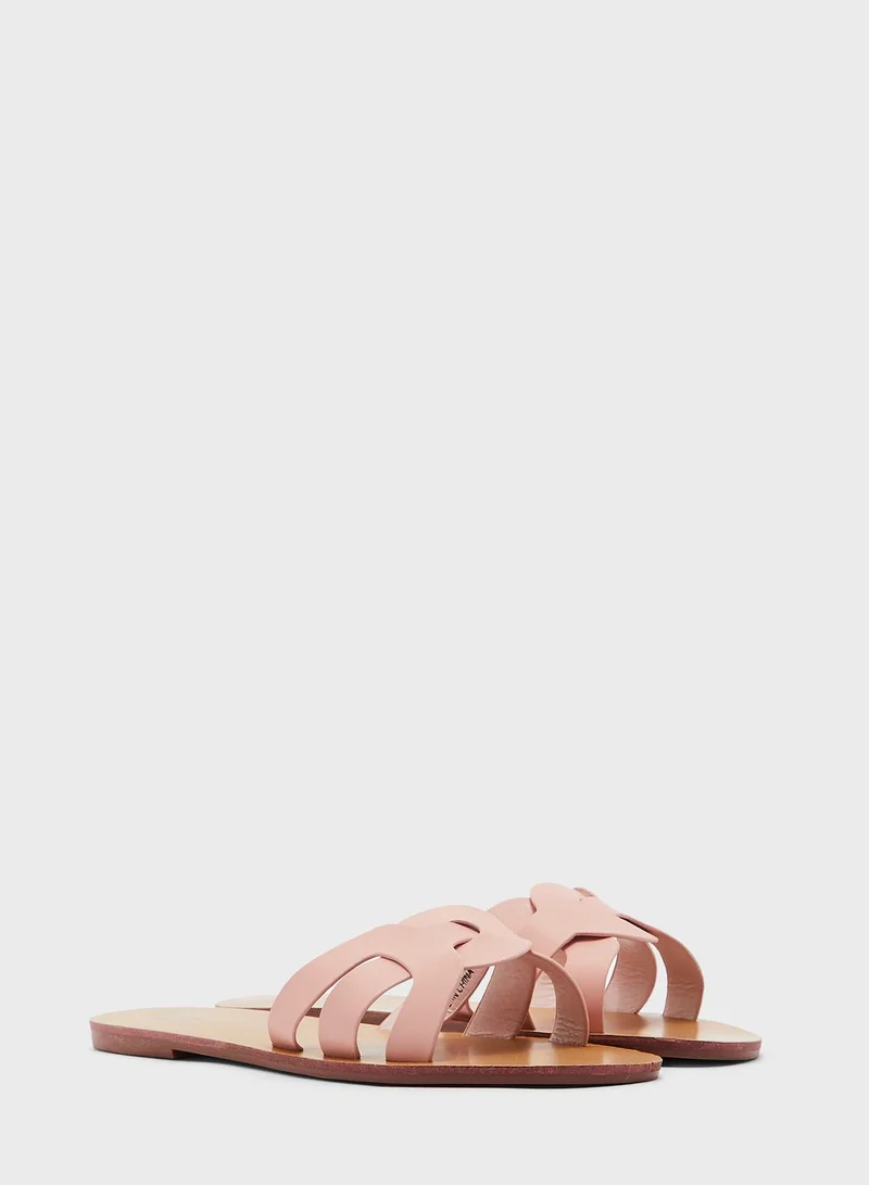 Ginger Twisted Design Flat Sandal