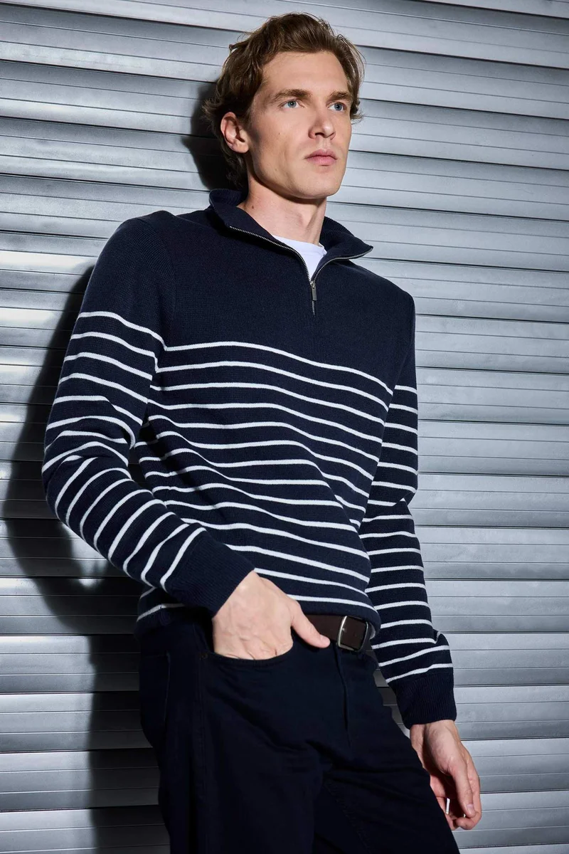 ديفاكتو Standard Fit Half Zippered Striped Knit Pullover