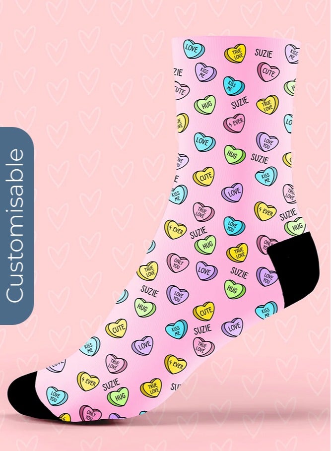 شير ذا لوف  جوارب وردية مخصصة باسمك – تصميم الحب والعناق والقلوب - Image 1