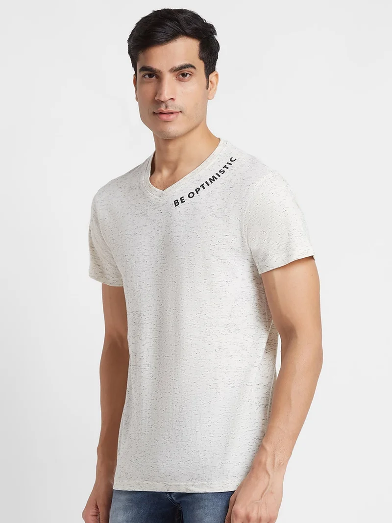 جلو باص تيشيرت رجالي قطن أبيض مطبوع بياقة على شكل حرف  بقصة عادية