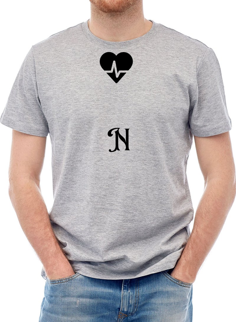 لوحة تيشيرت قطن قابل للتخصيص بحرف من اختيارك مع تصميم قلب - Image 4