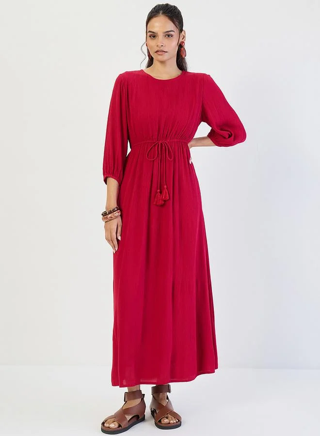 فيميلا فستان طويل مجعد بياقة دائرية