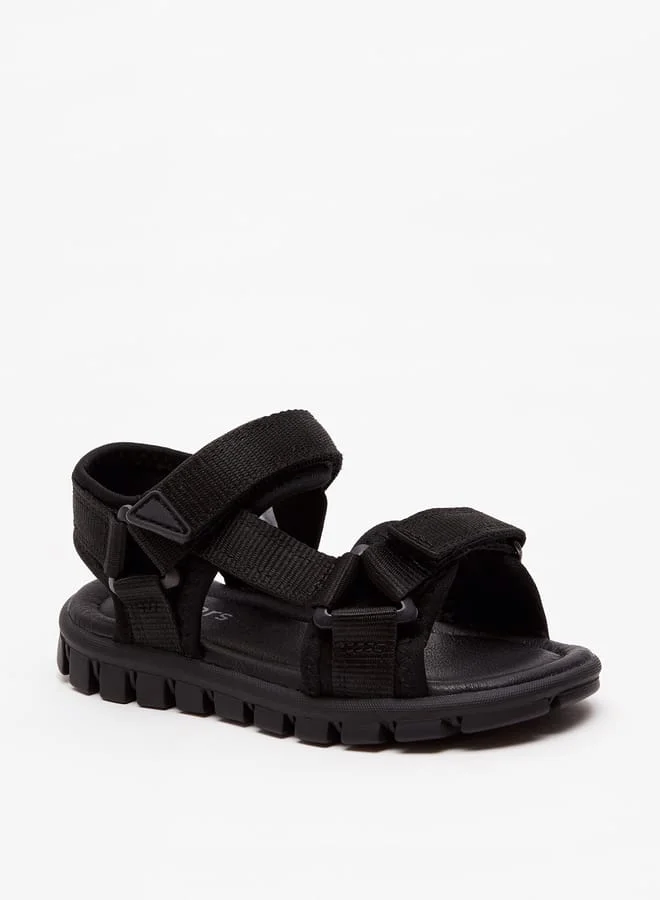جونيورز Boys Solid Open Toe Sandals with Hook and Loop Closure