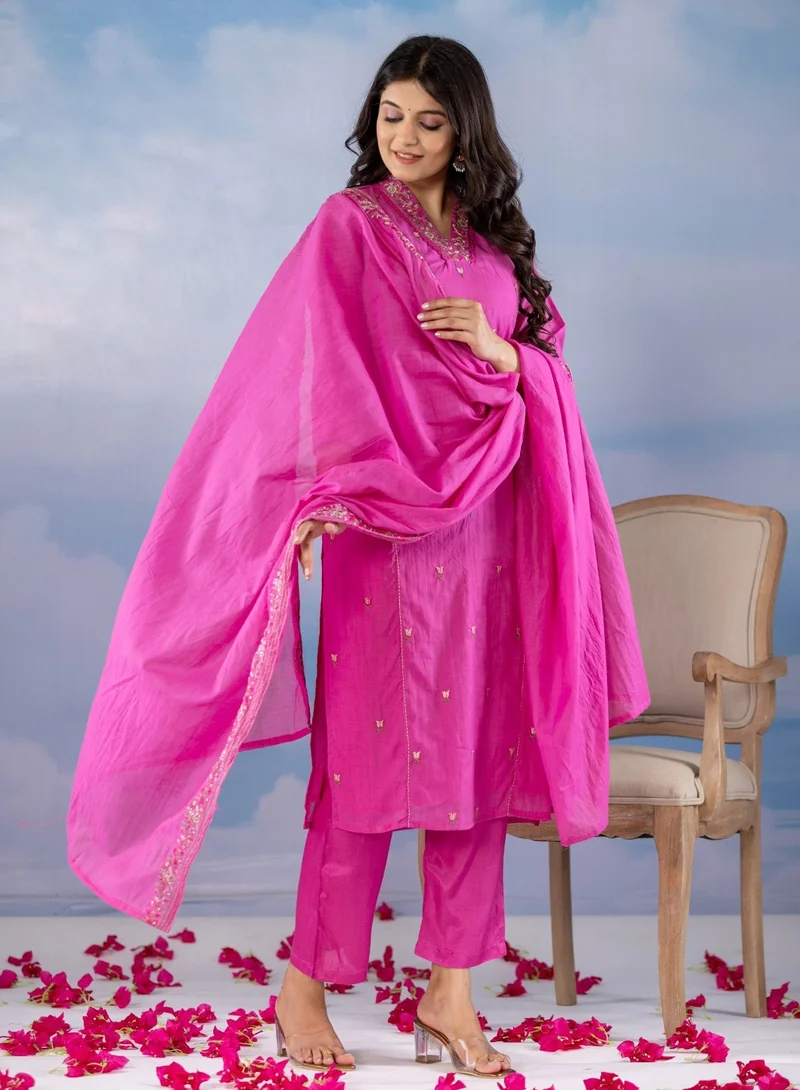 باناش برييا طقم كورتا بنطال دوبتا قطن مال شانديري وردي | فستان هندي تقليدي للنساء | طقم سالوار كاميـز كورتـي تقليدي جاهز للارتداء