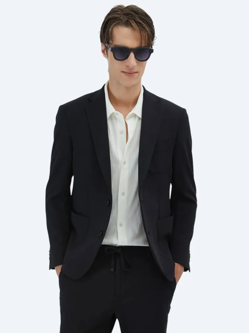 كيب بدلة سوداء بقصة متباينة