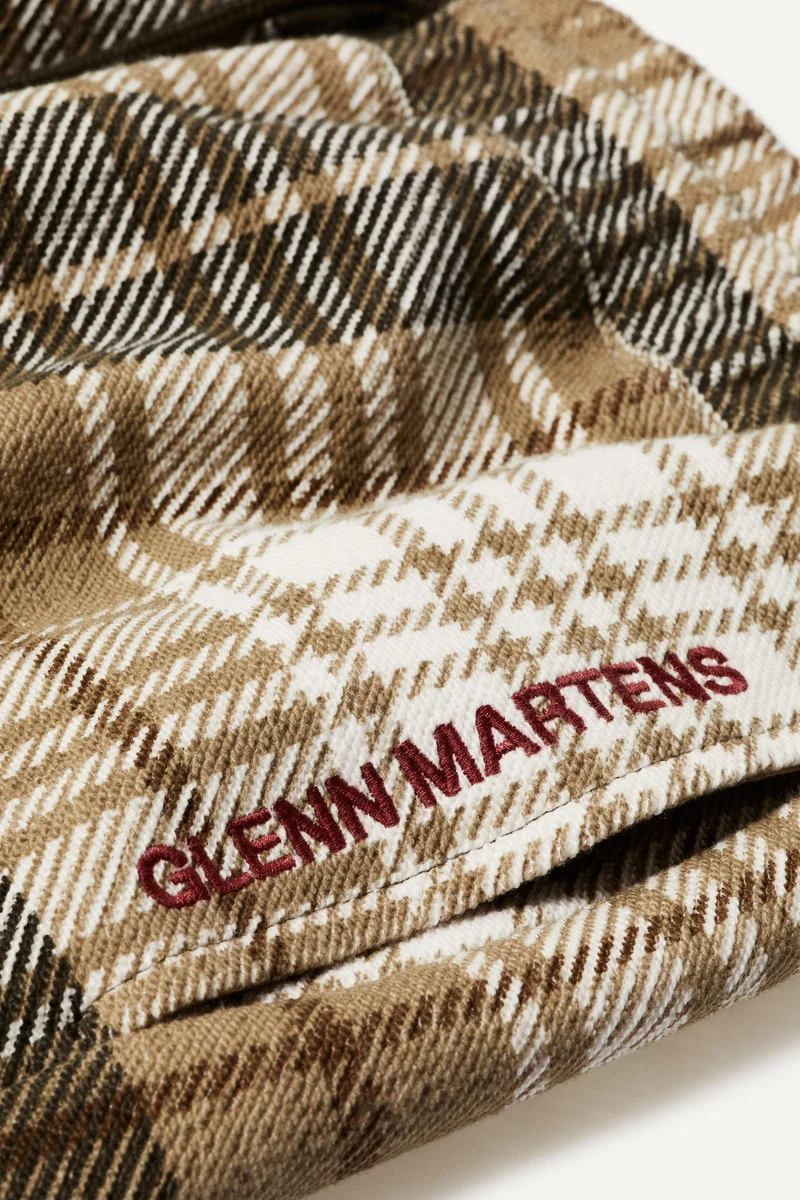 اتش اند ام بنطلون سويت مزيّن بنقشة مربعات