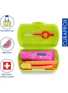 CURAPROX مجموعة السفر باللون الأخضر. تتضمن المجموعة فرشاة أسنان للسفر CS 5460، ومعجون أسنان بي يو 10 مل، وفرشاة إنتردينتال CPS prime 07، وCPS prime 09.  - Image 2