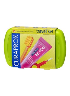 CURAPROX مجموعة السفر باللون الأخضر. تتضمن المجموعة فرشاة أسنان للسفر CS 5460، ومعجون أسنان بي يو 10 مل، وفرشاة إنتردينتال CPS prime 07، وCPS prime 09.  - Image 1