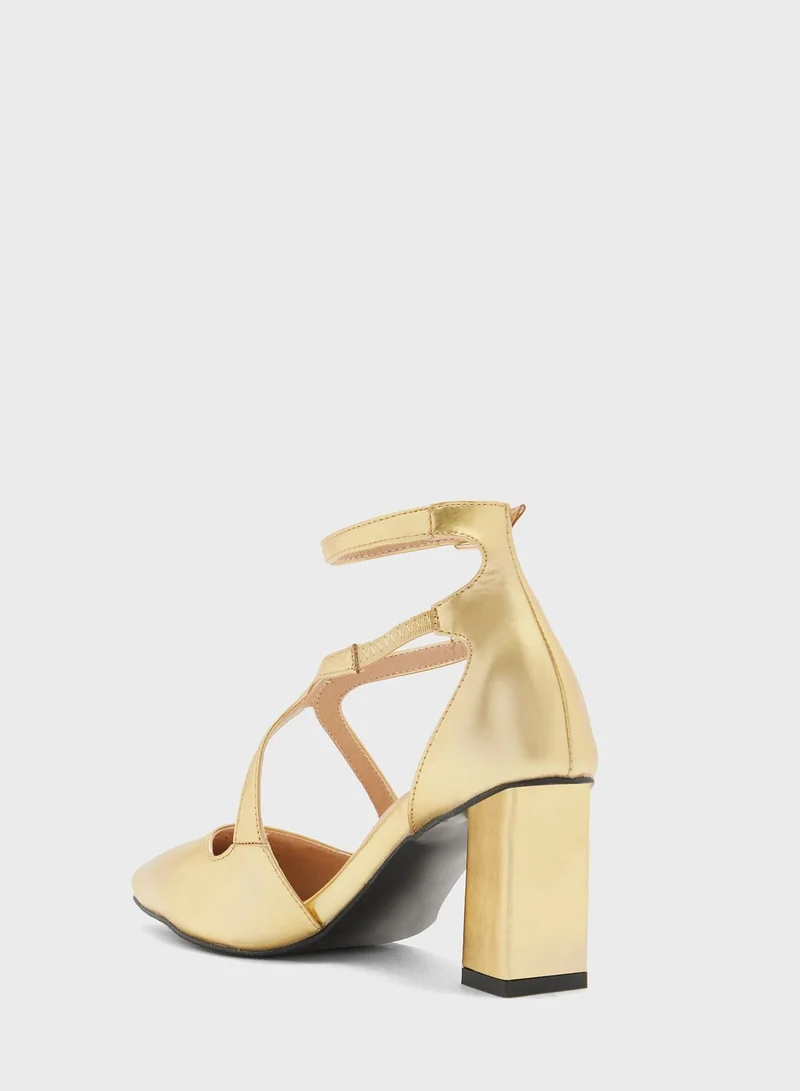 خزانة Criss Cross Block Heel Pointed Pump