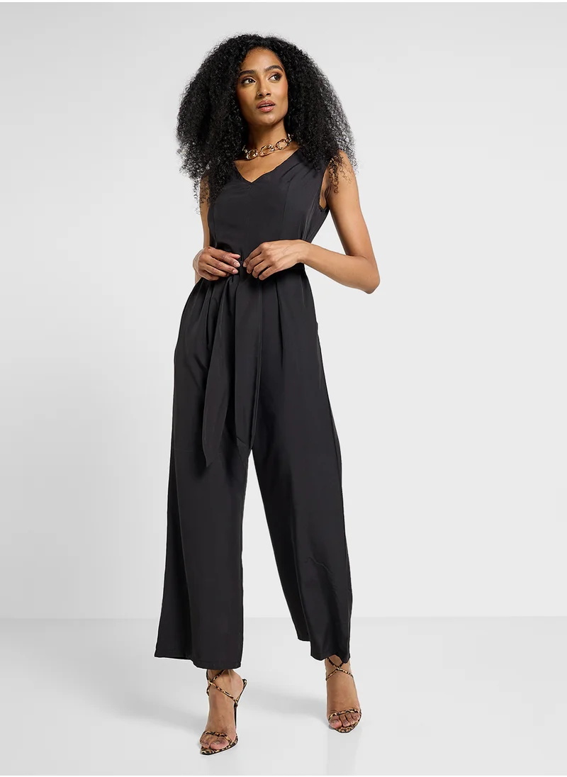 جينجر Plunge Neck Belted Jumpsuit