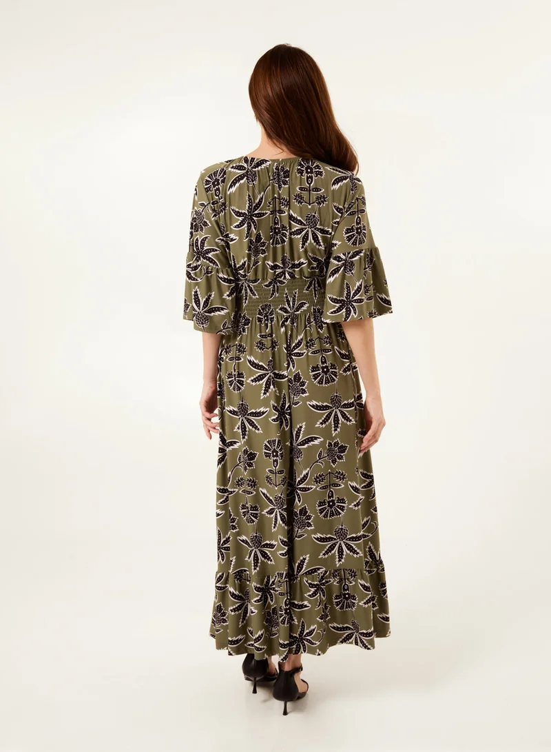 بلو فانيلا فستان ماكسي بخصر مطاطي وطبعة استوائية