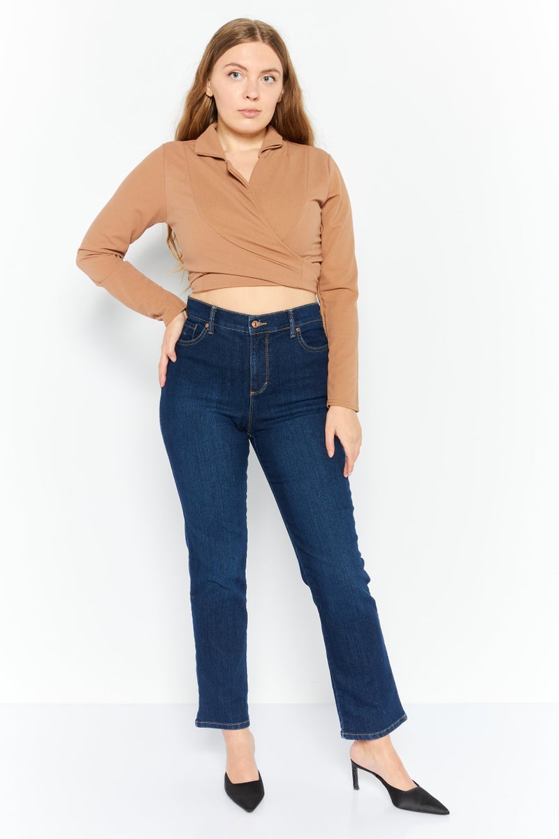 FEMME LUXE بلوزة نسائية بتصميم ياقة مشقوقة بأكمام طويلة وقصيرة، تان - Image 2