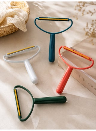 Portable double-sided lint remover for pet hair, suitable for clothes, carpets, sofas, and travel. Reusable lint rollers, fabric cleaner, lint remover, assorted colors.