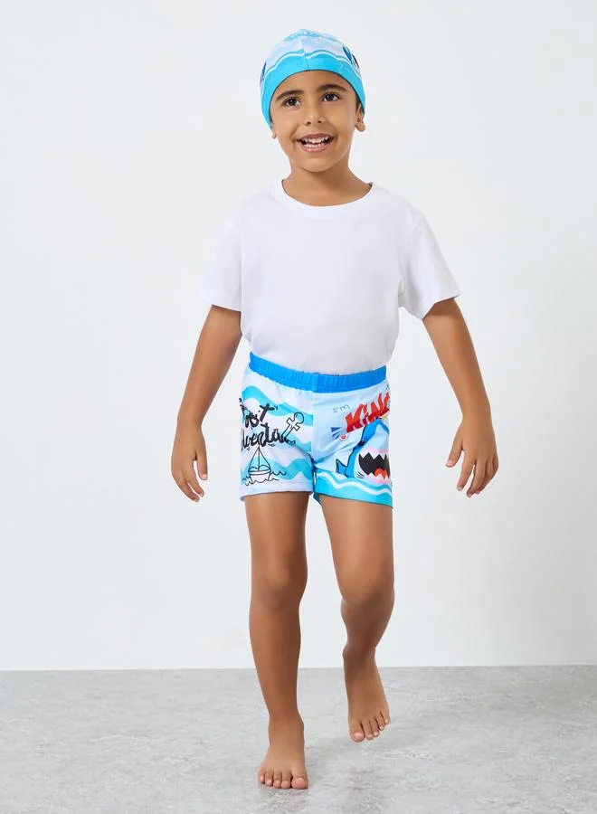ستايلي شورت سباحة بطبعة جرافيك مع كاب
