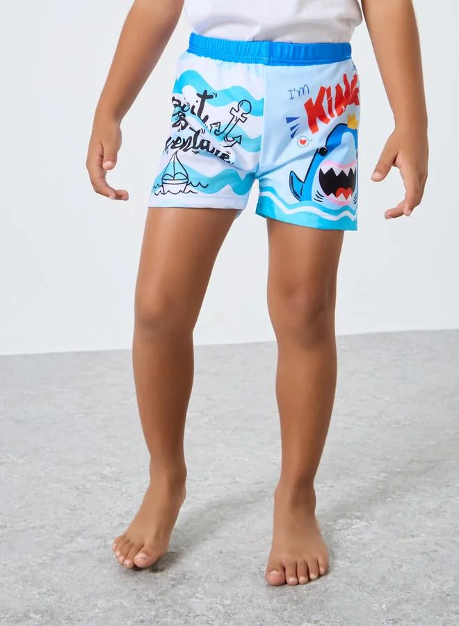 ستايلي شورت سباحة بطبعة جرافيك مع كاب