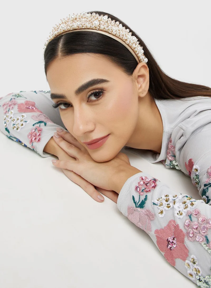 ايلا ليمتد اديشن طوق رأس مزين باللؤلؤ