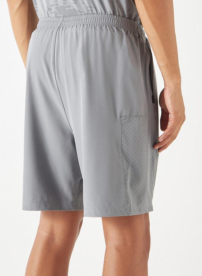 كابا شورت بخصر مطاطي وجيوب وتفاصيل شعار من كابا - Image 3