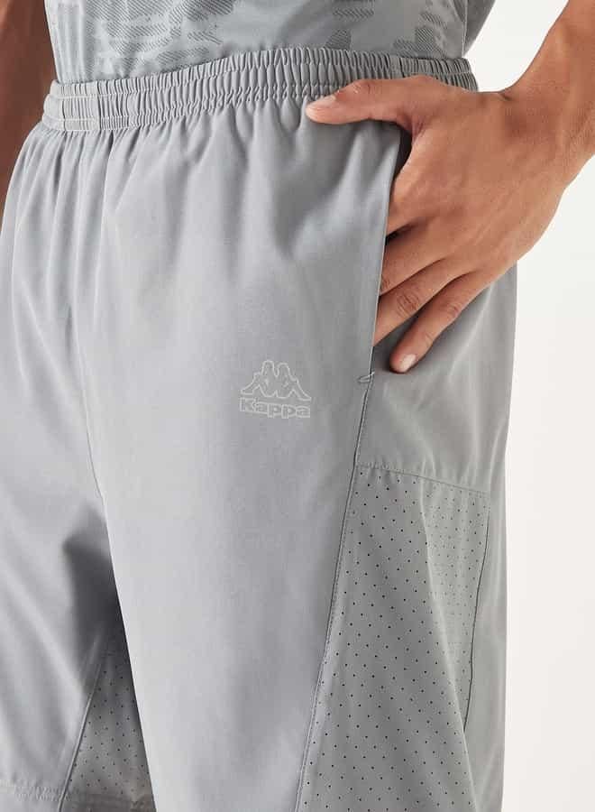 كابا شورت بخصر مطاطي وجيوب وتفاصيل شعار من كابا - Image 4