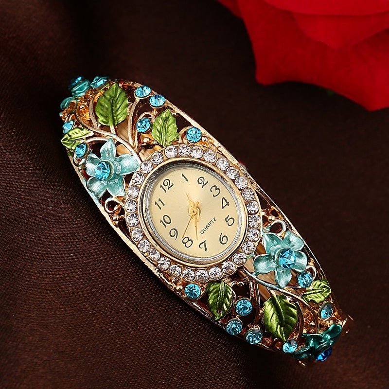 Women’s watch, Hong Kong‑style fashion timepiece, versatile international‑trade design, petite and niche high‑end bracelet watch, minimalist yet luxurious.