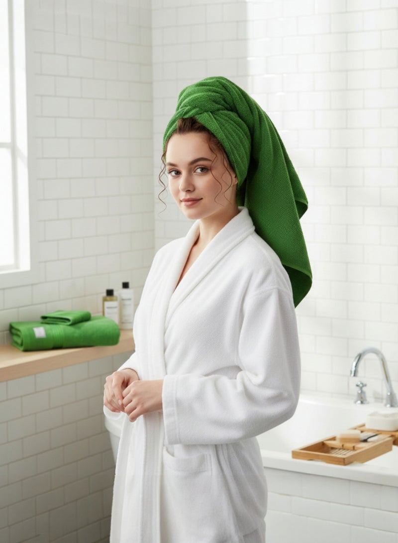 هوم إسنشالز منشفة حمام فاخرة بجودة فندقية من هوم إسينشالز - قطن 100%، 550 جرام/متر مربع - فائقة النعومة والامتصاص - 70 × 140 سم (أخضر زمردي) - Image 2