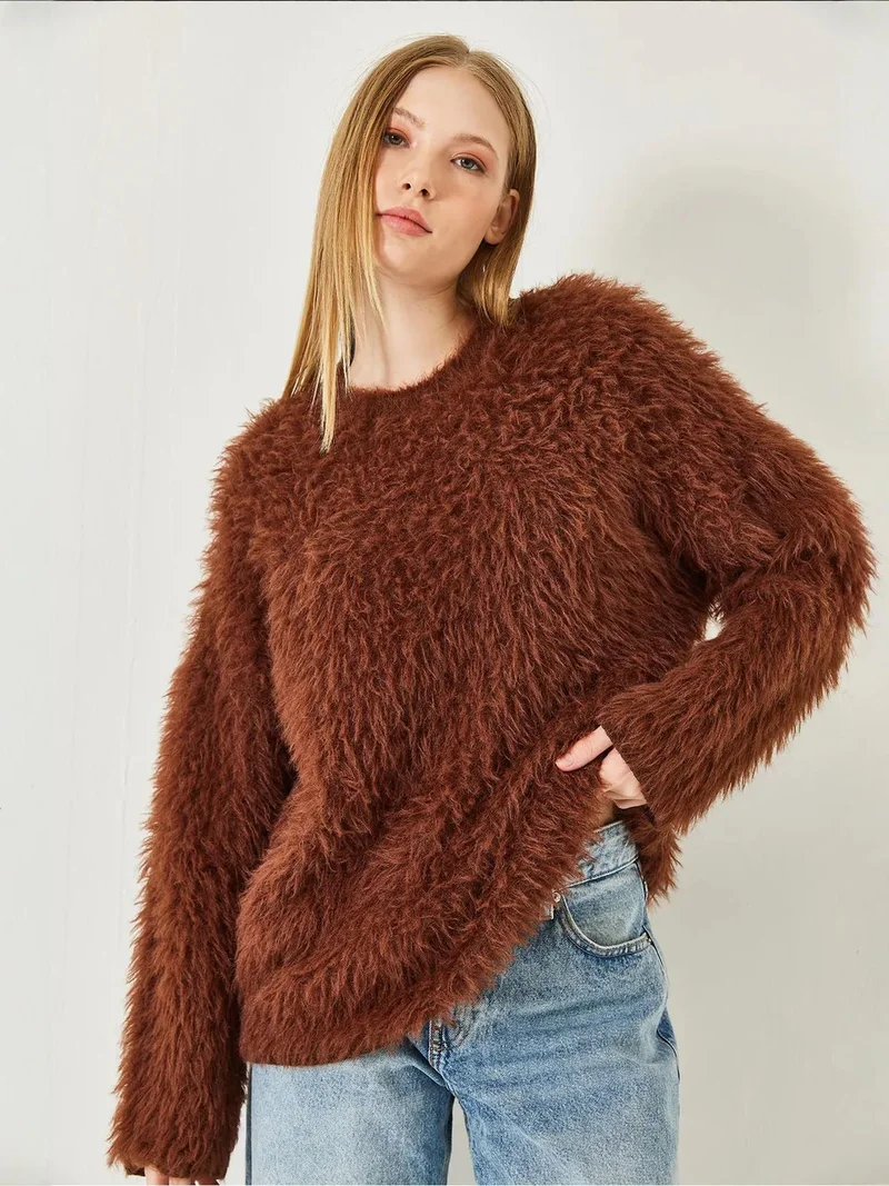 Bianco Lucci LUCCI Oversized Textured Knit Sweater with Plush Detail