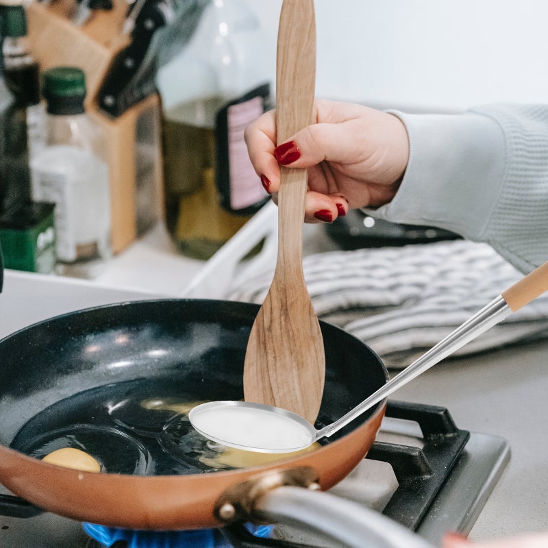 2pcs Kitchen Non-stick Oil Spoon Wood Handle Spoon Tool for Frying Snack Frying Spoon - Image 4