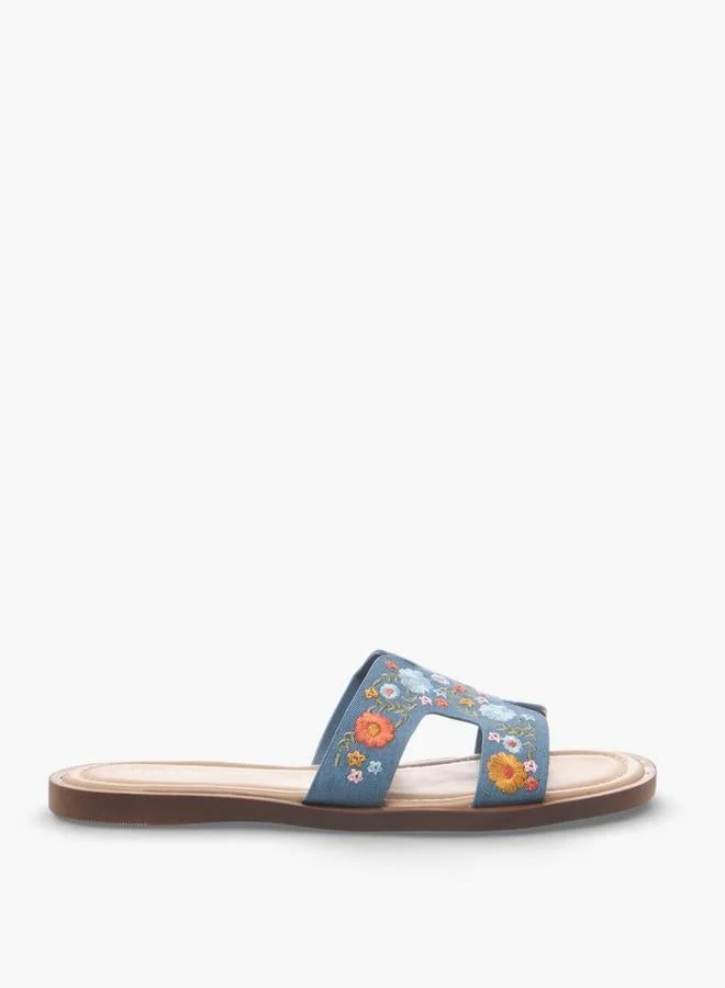 سيليست Women Floral Embroidered Flat Sandals