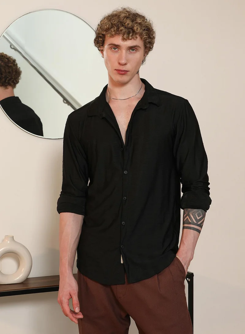 كامبوس سوترا Men's Black Tailored Fit Spread Collar Full Sleeve Shirt
