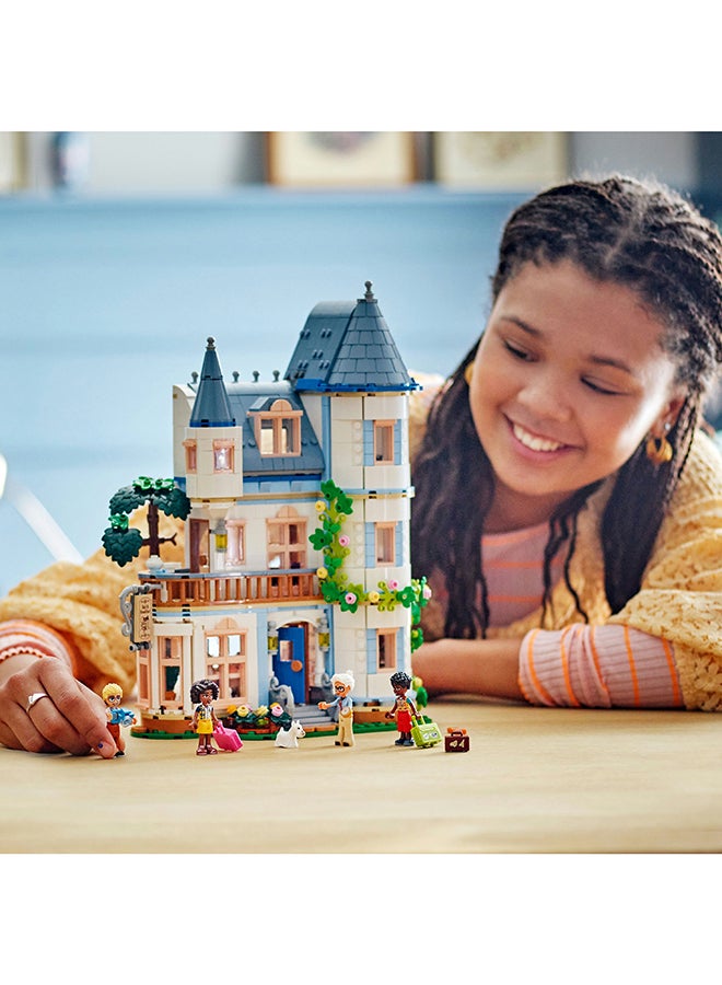 LEGO Friends Castle Bed and Breakfast Minidolls Set 42638 (Age 12+, 1311 Pieces) - Image 4