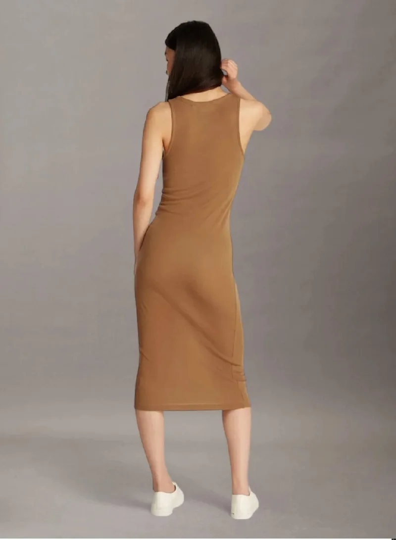 كالفن كلاين جينز فستان متوسط الطول بخامة منسوجة ناعمة