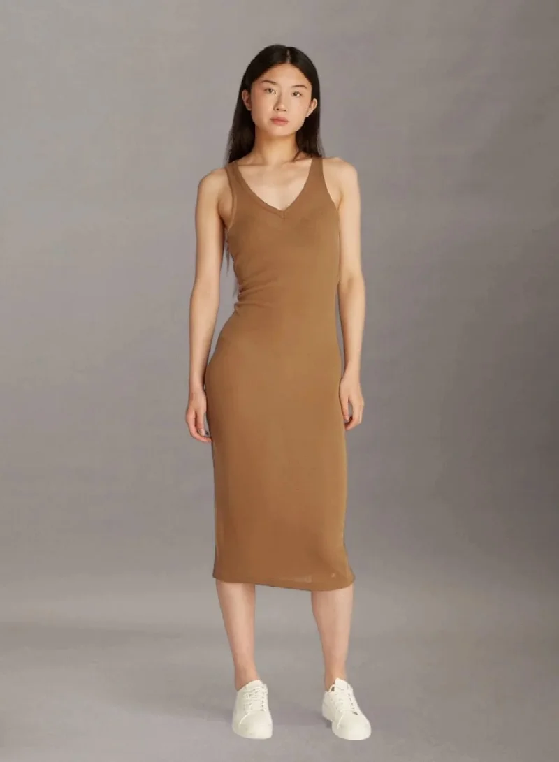 كالفن كلاين جينز فستان متوسط الطول بخامة منسوجة ناعمة