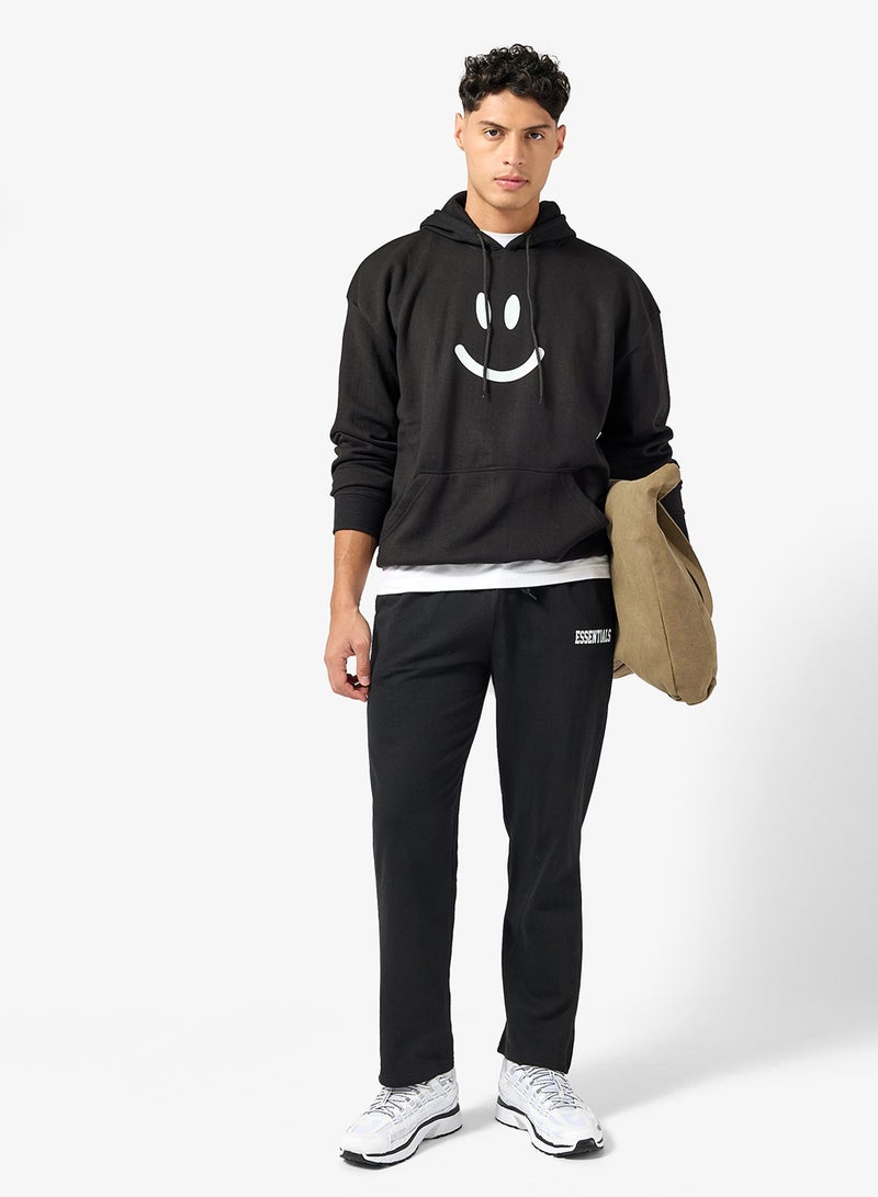 سفنتي فايف بيسيكس هودي بطبعة جرافيك - Image 4