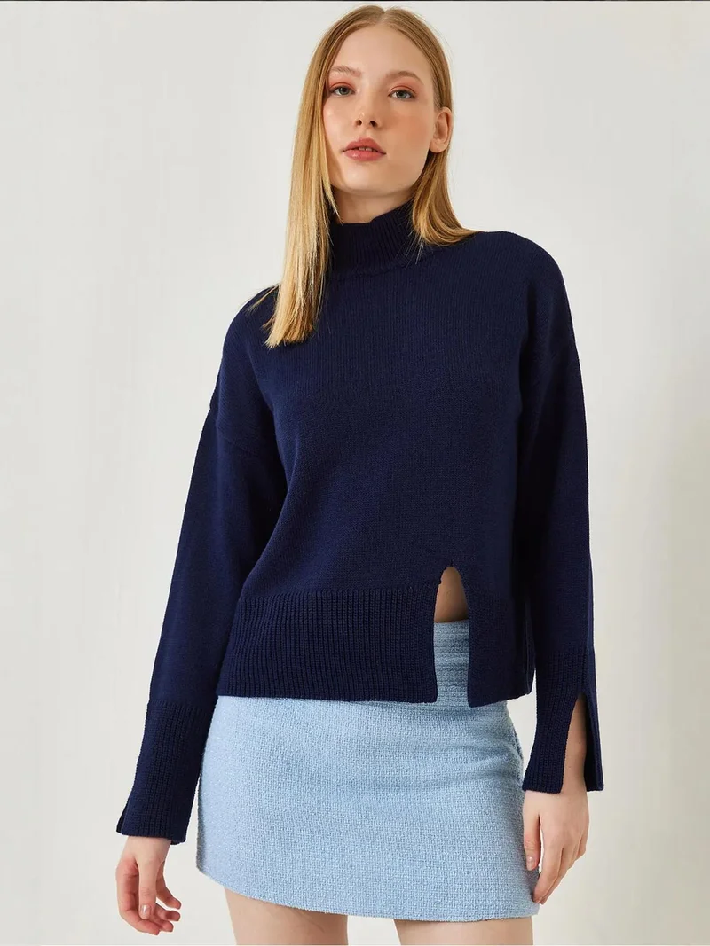 Bianco Lucci LUCCI Relaxed Fit Turtleneck Sweater with Slit