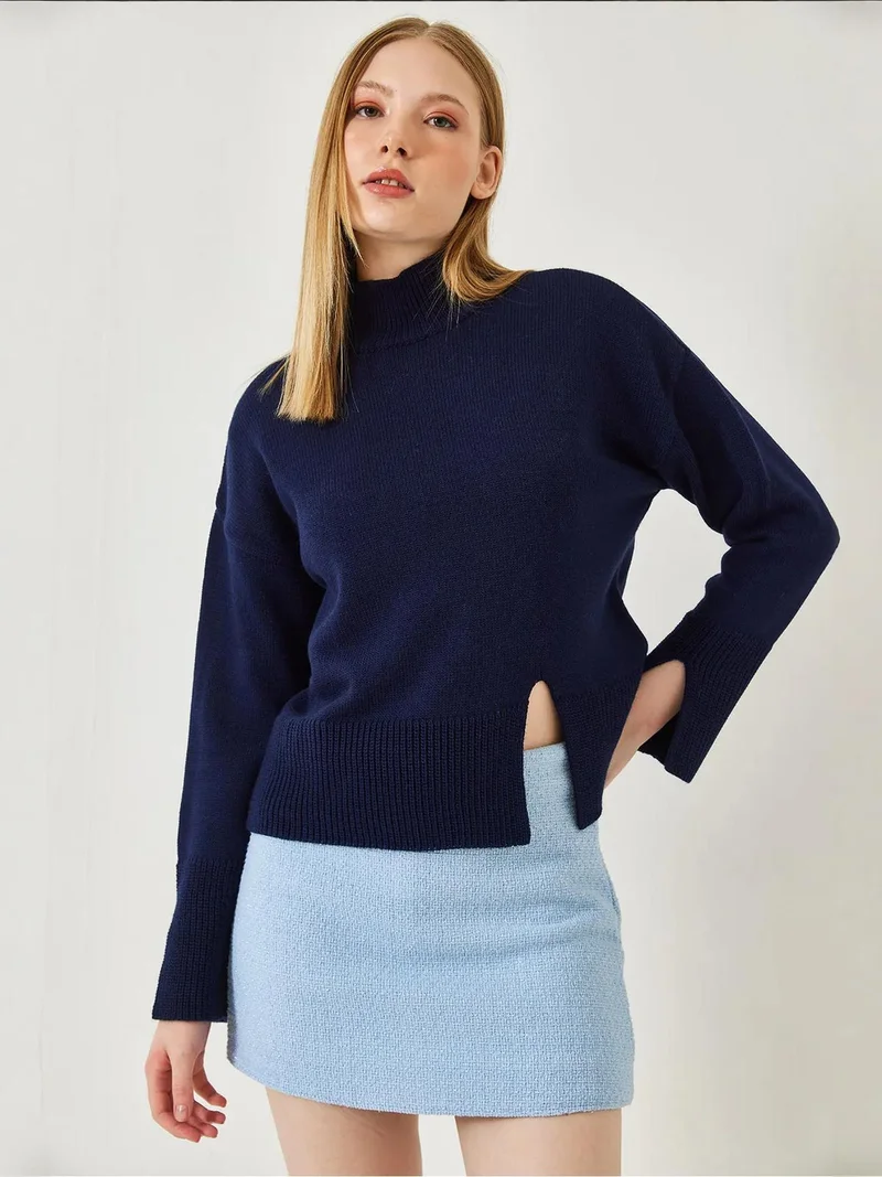 Bianco Lucci LUCCI Relaxed Fit Turtleneck Sweater with Slit