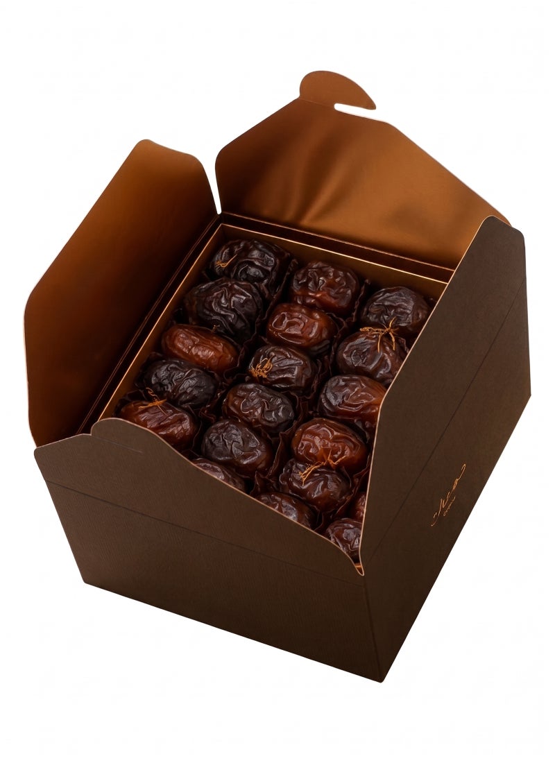 Bateel Assorted Premium Plain Dates Ballotin - Image 1