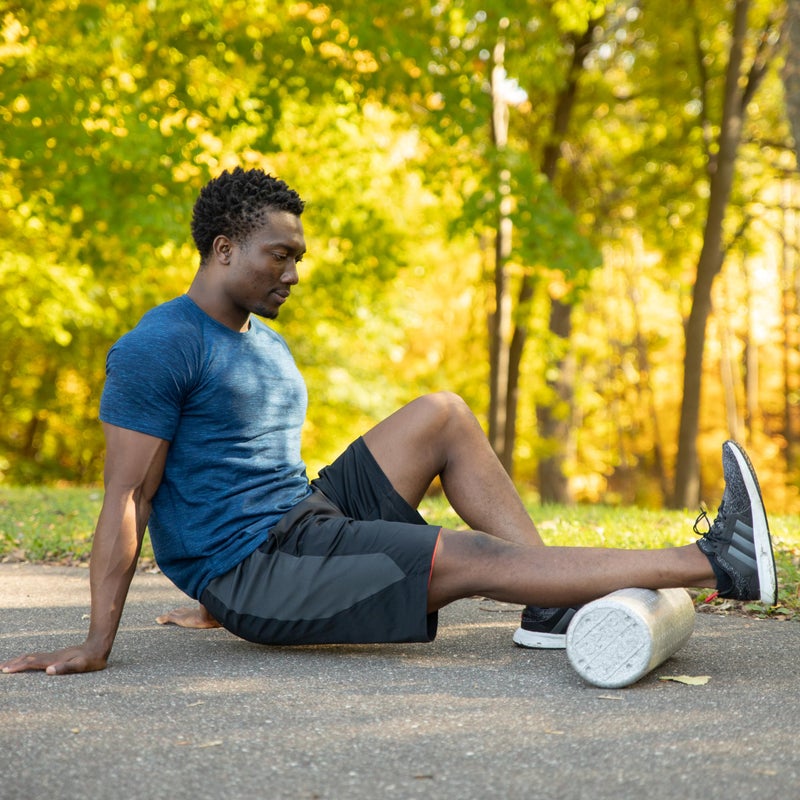 OPTP أسطوانة فوم فضية من OPTP، كثافة معتدلة للطب الرياضي، العلاج الطبيعي، البيلاتس، اليوغا - تحرير اللفافة على نقاط الزناد (فضية كثافة معتدلة، 18" × 6" دائري) - Image 4