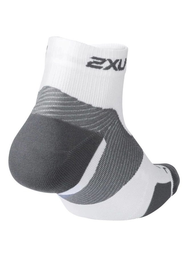2XU unisex-adult Vectr 1/4 Crew Sock Small white - Image 2