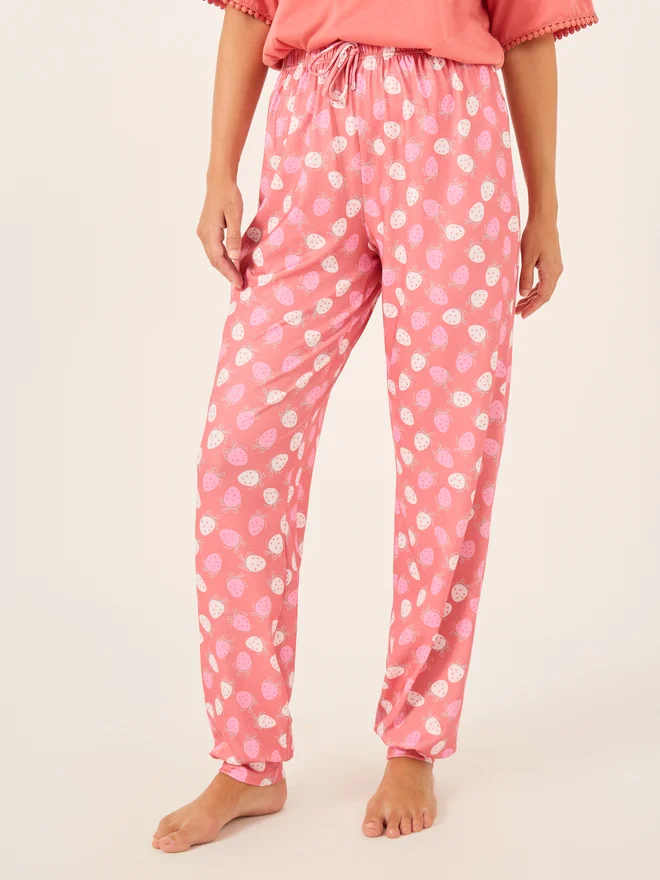 Styli Styli Unwind Graphic Print Round Neck T-Shirt and Pyjama Set