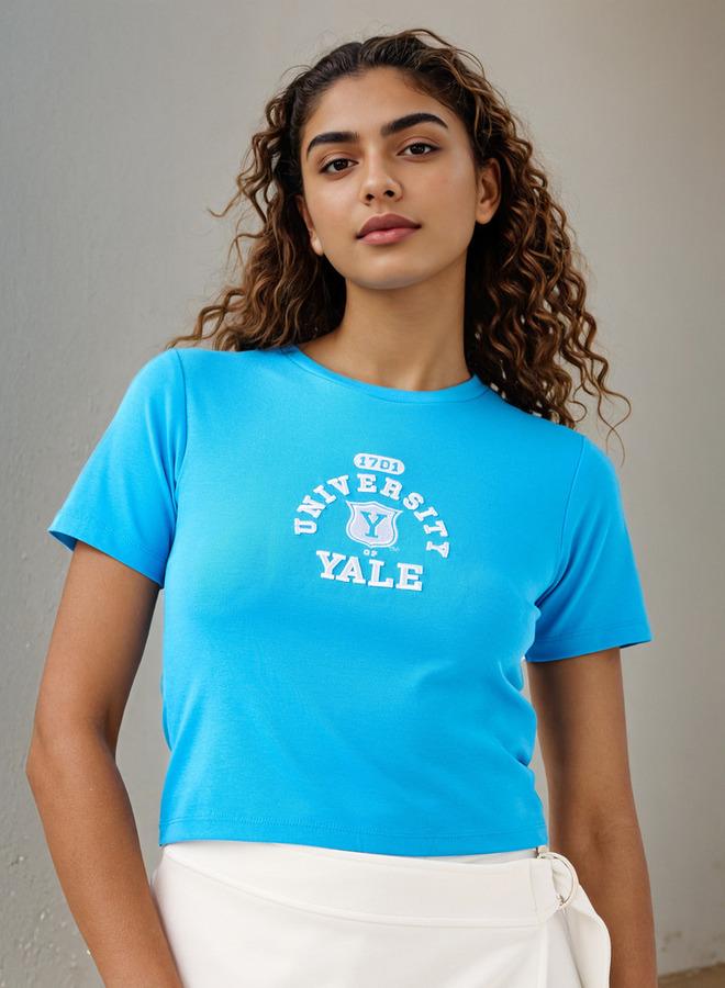 اس بي كاركترز تيشيرت قصير مطرز بشعار الجامعة - Image 1