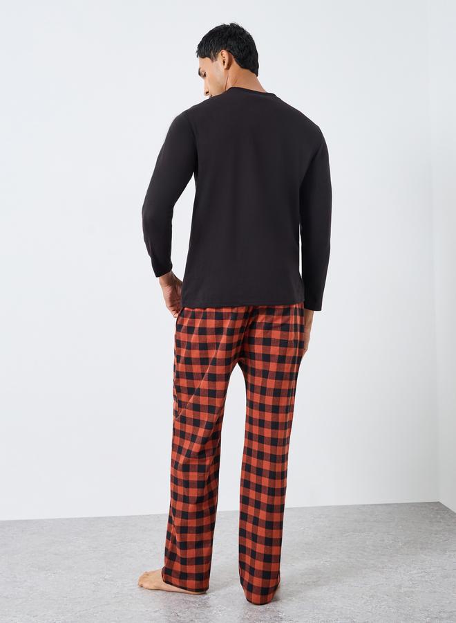 Styli Men Black Printed T-Shirt and Checked Pyjama Set - Image 5